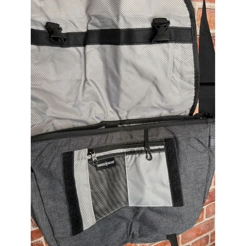 SwissGear Messenger Bag Gray Crossbody Laptop Travel Satchel WTRA-14-JH-3106